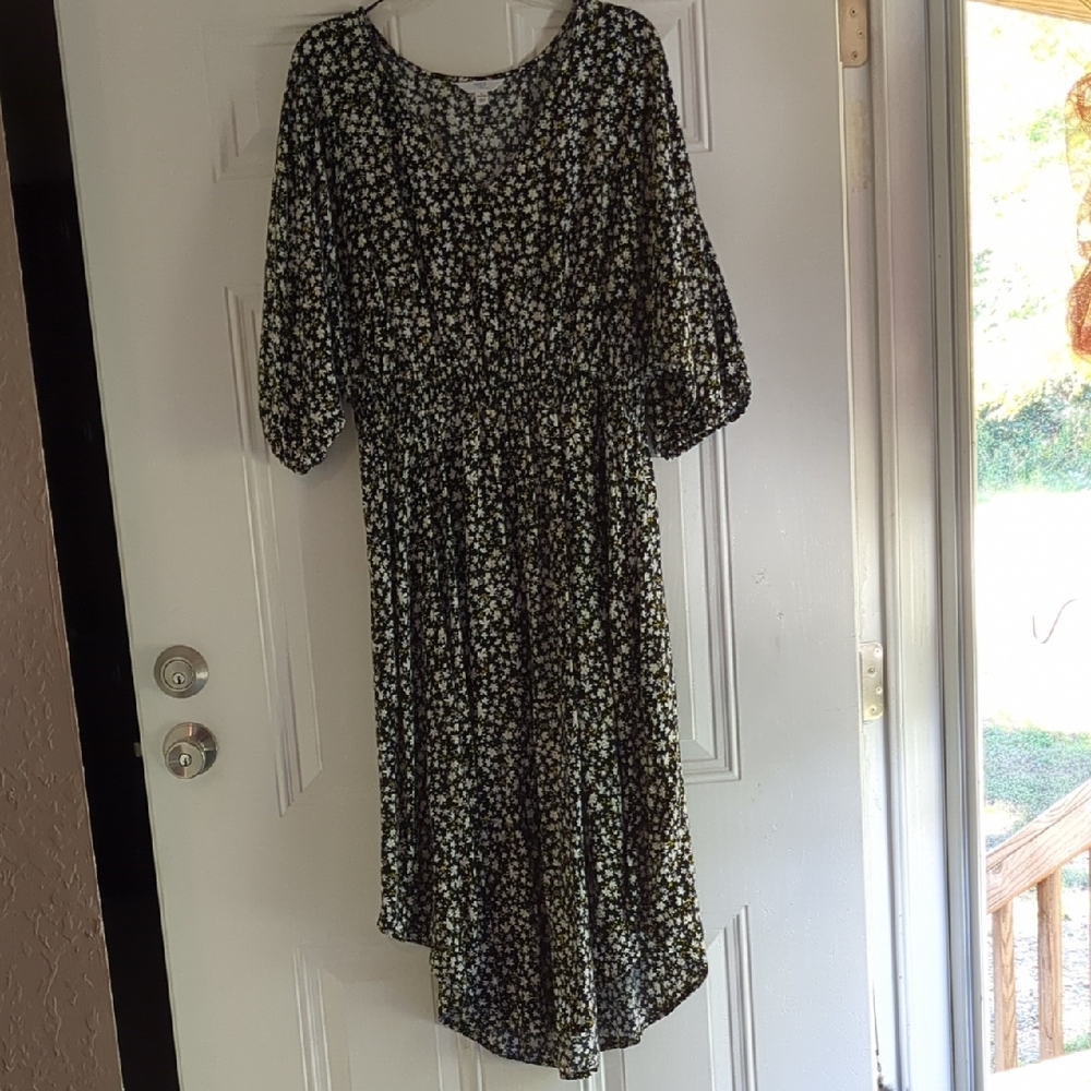 Time and Tru Black and White Floral Long Sleeve Dress